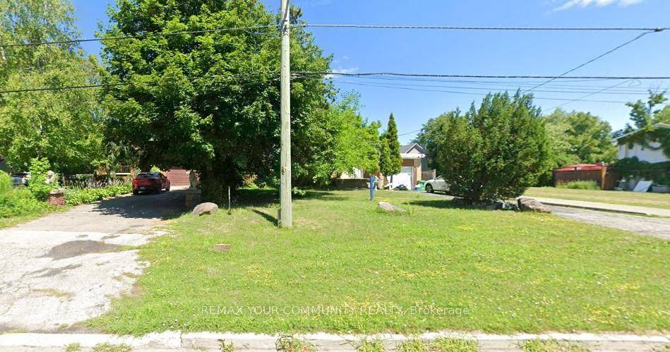 Attention Investors, Builders amp ; Developers Amazing opportunity to acquire an assembly of three parcels of land in one of the best locations in all of Richmond Hill.