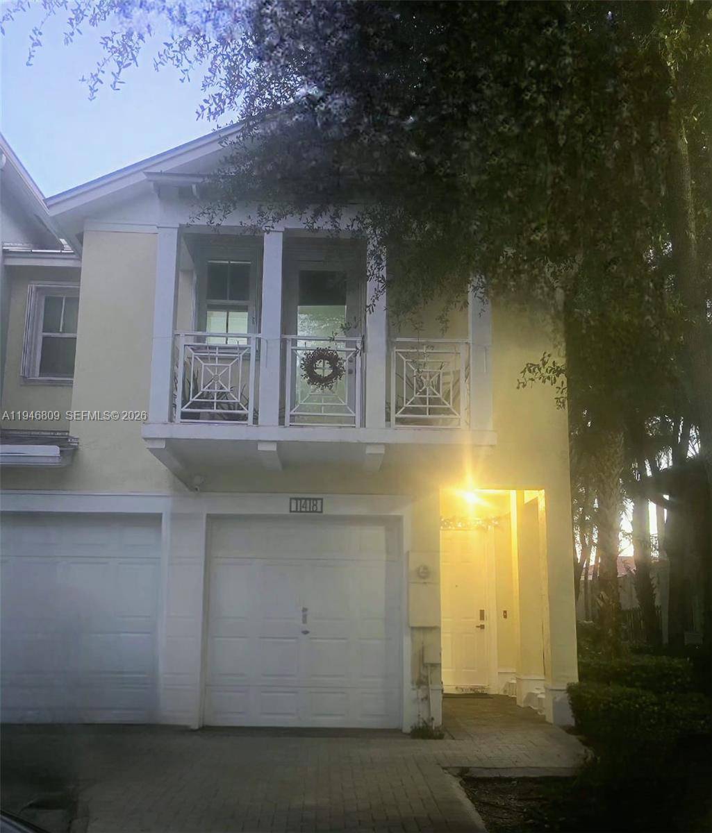 Elegant 4 bedroom, 3. 5 bath corner unit townhome located in one of Doral s most sought after communities.