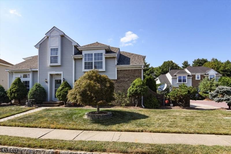 Back on Market ! A beautiful 3 bedroom with LOFT and finished BASEMENT, 2.