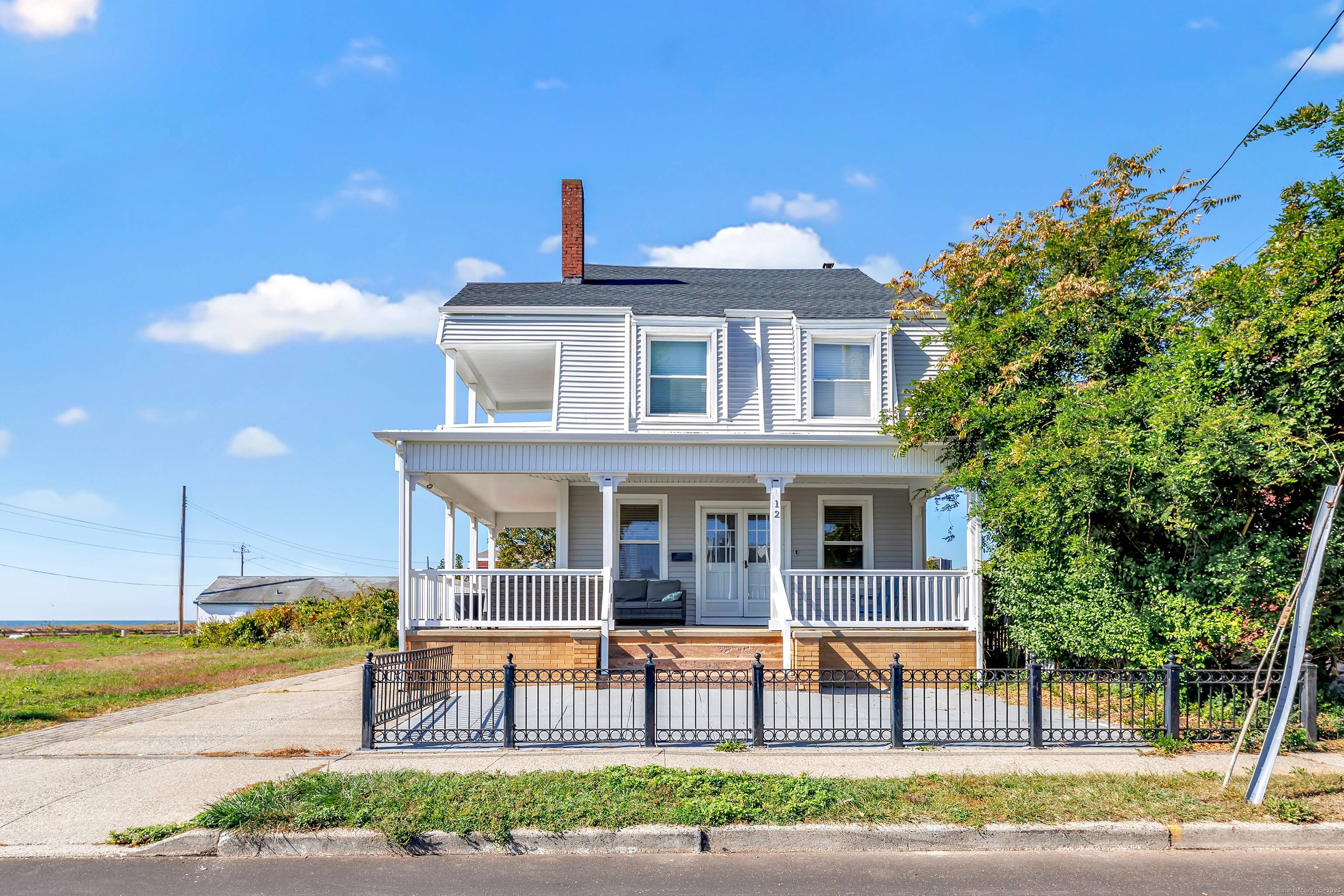 The beach house you've been dreaming of is finally here !