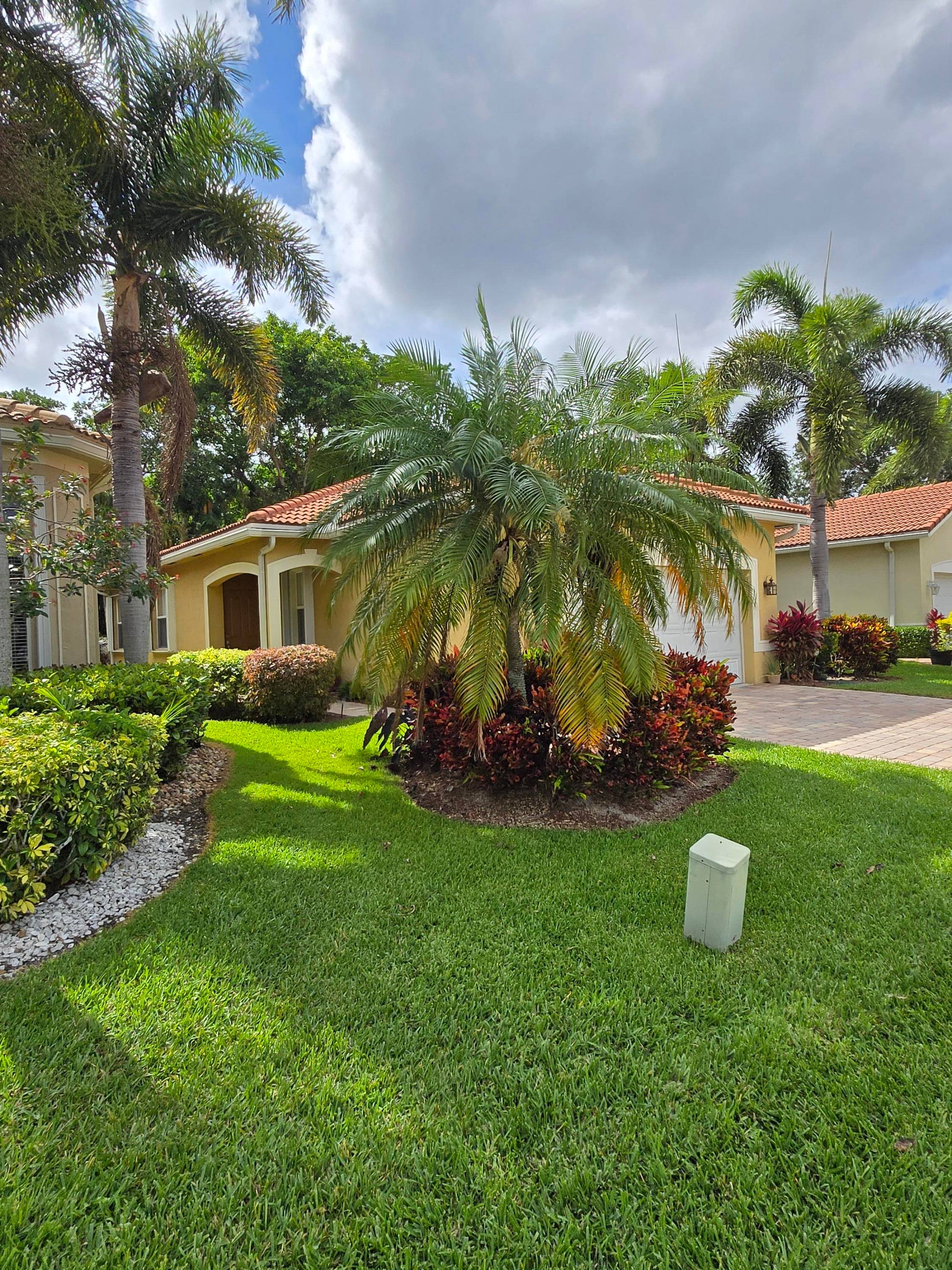 Welcome to 7969 Tangelo Drive, nestled in the desirable Knollwood community of Boynton Beach, Florida.
