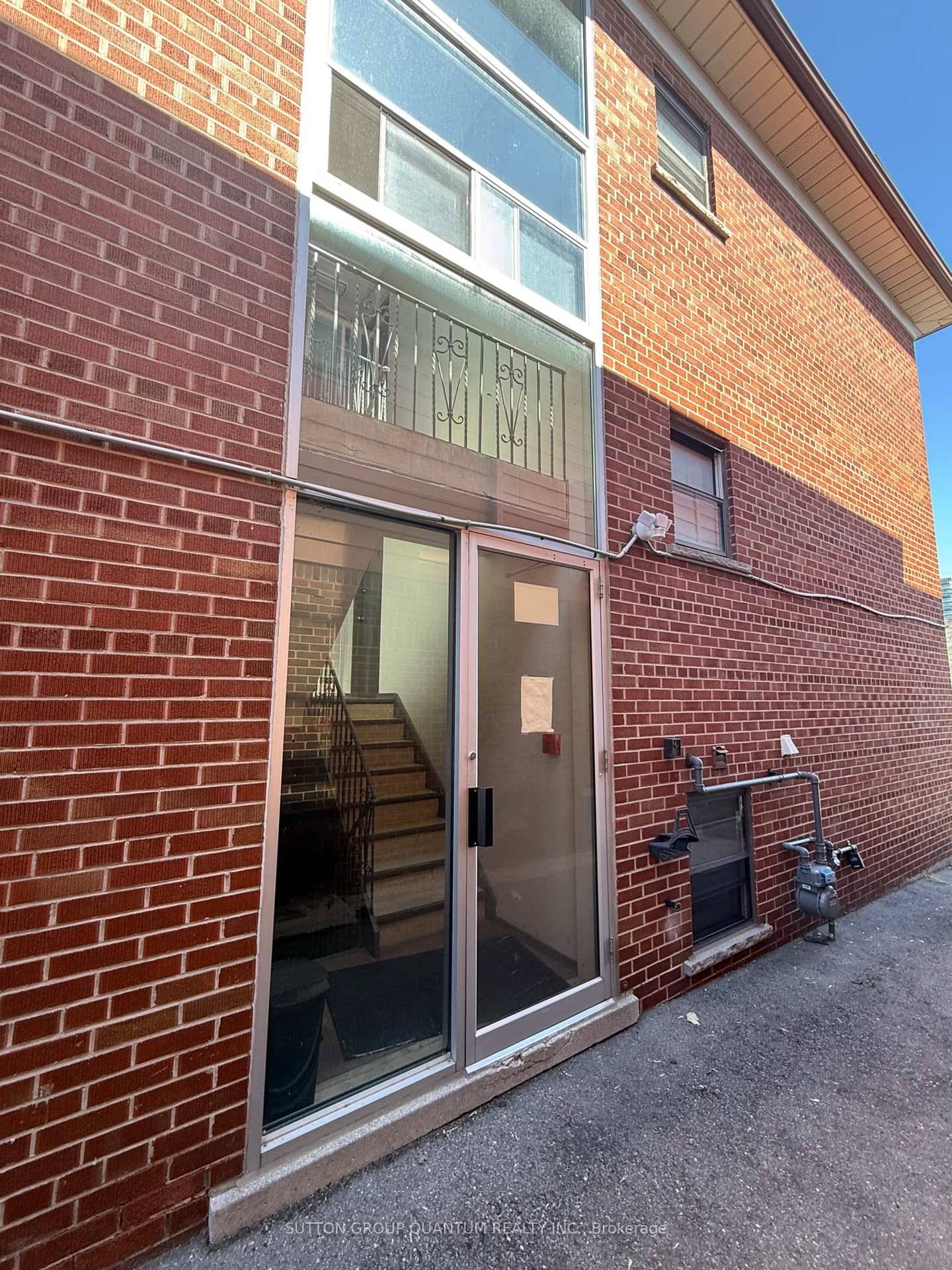 Bachelor Apartment In The Heart Of Etobicoke.
