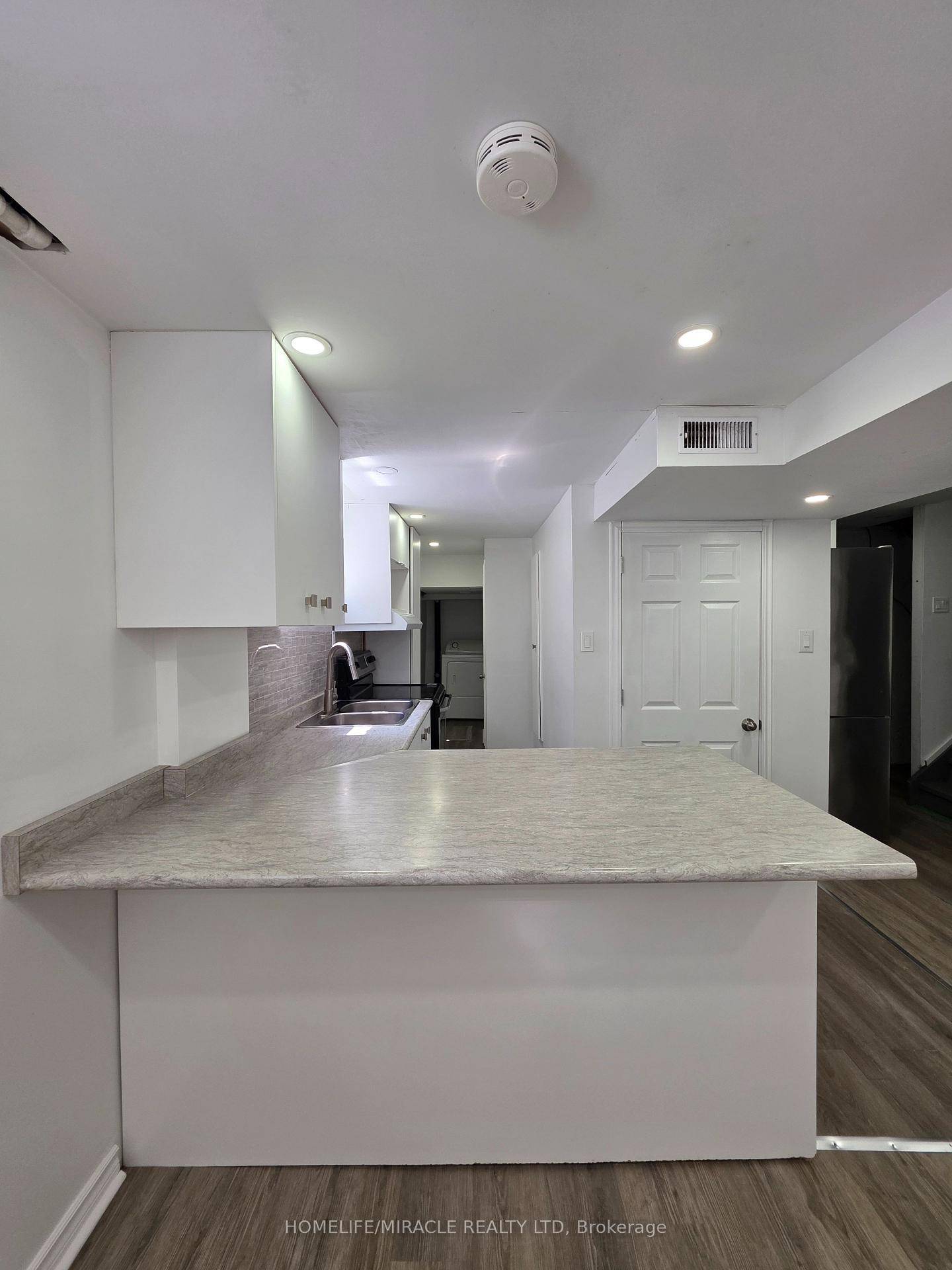 Welcome to this bright and well maintained 2 bedroom basement, 1 washroom apartment located in the highly sought after Northgate neighborhood.
