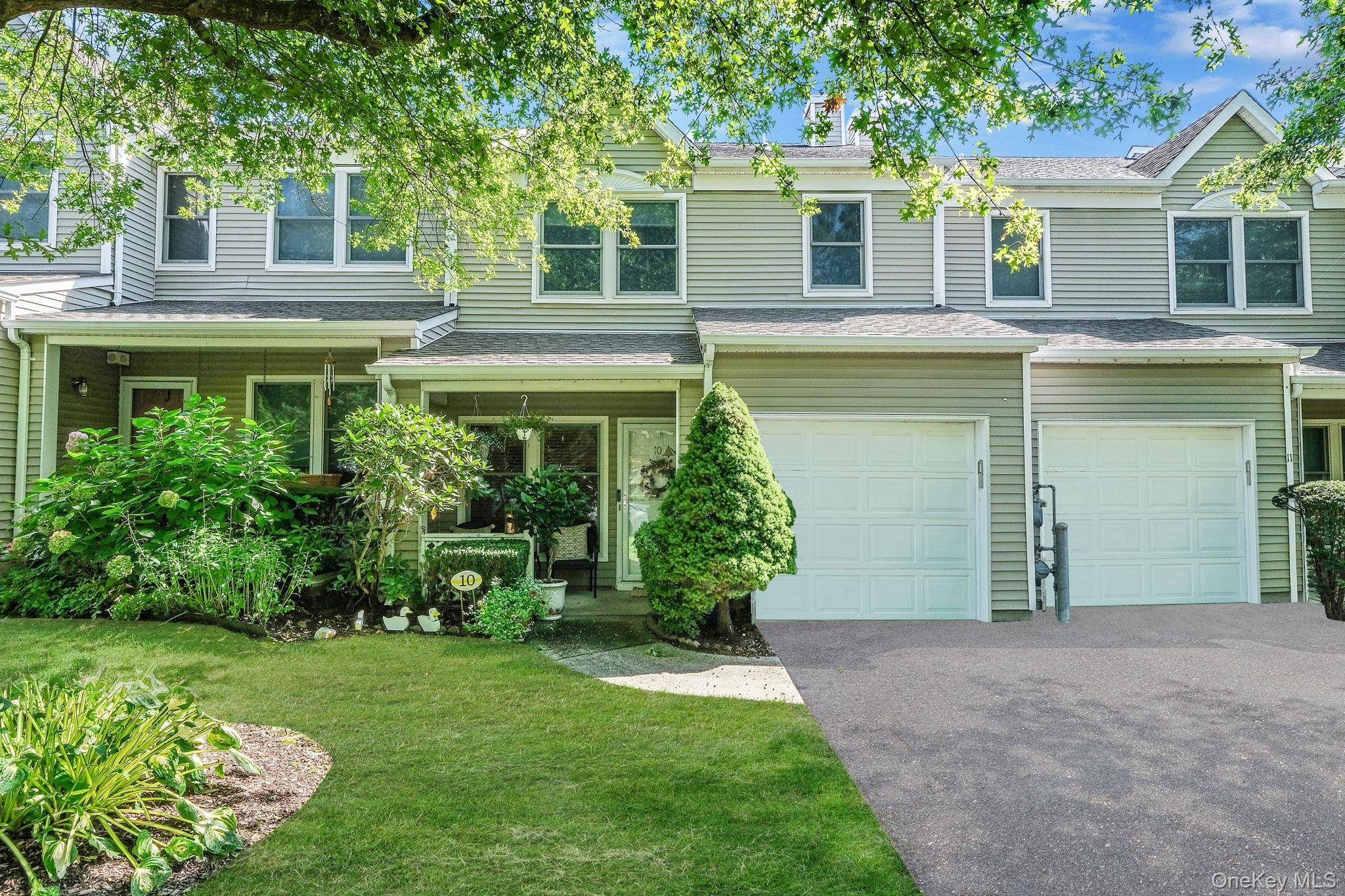 Welcome to this beautifully maintained 2 bedroom, 2.