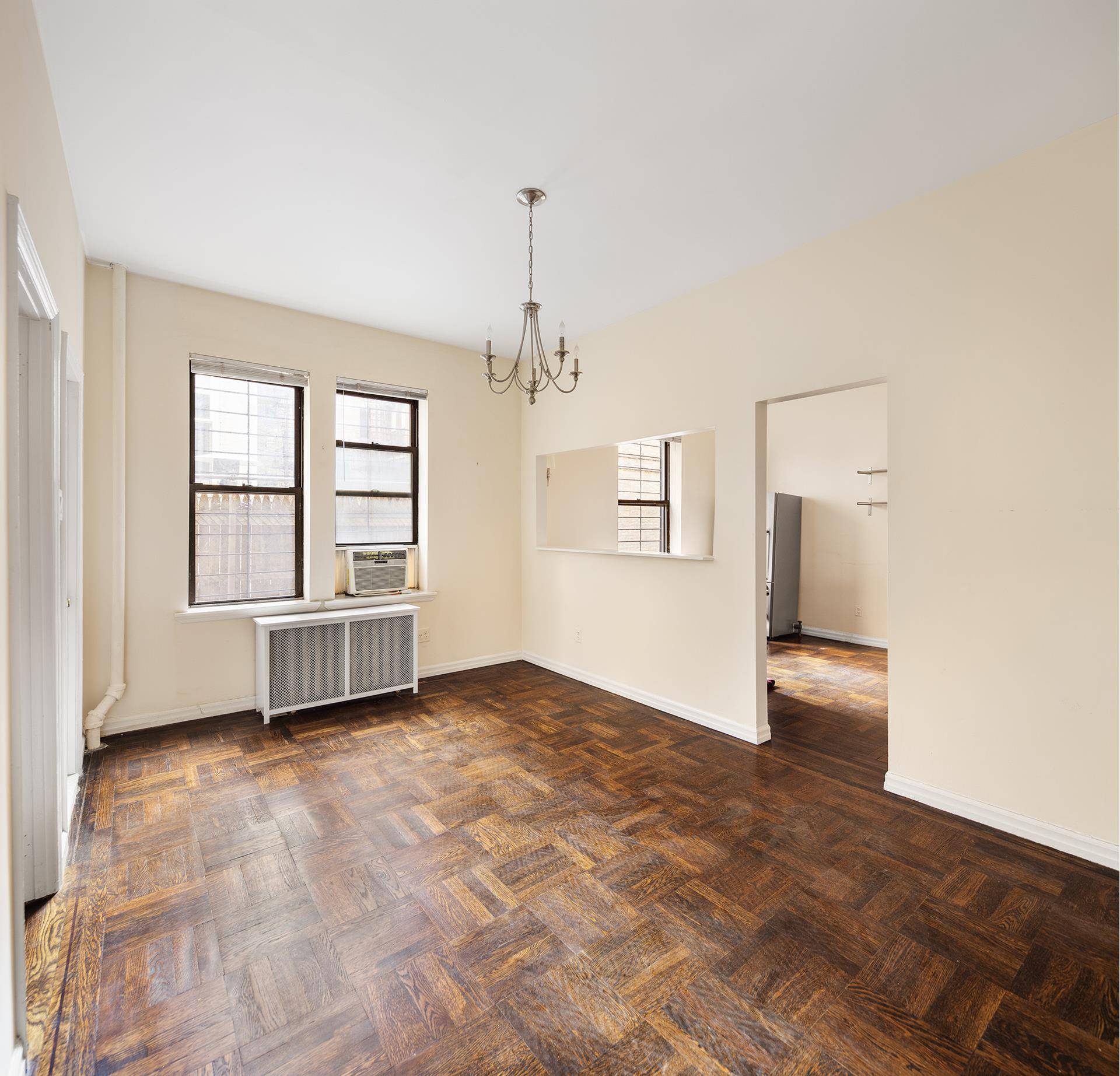 Prime Park Slope 1 Bedroom, 1 Bath with oversized eat in kitchen and in unit washer dryer located in a classic prewar building just one block away from Prospect Park.