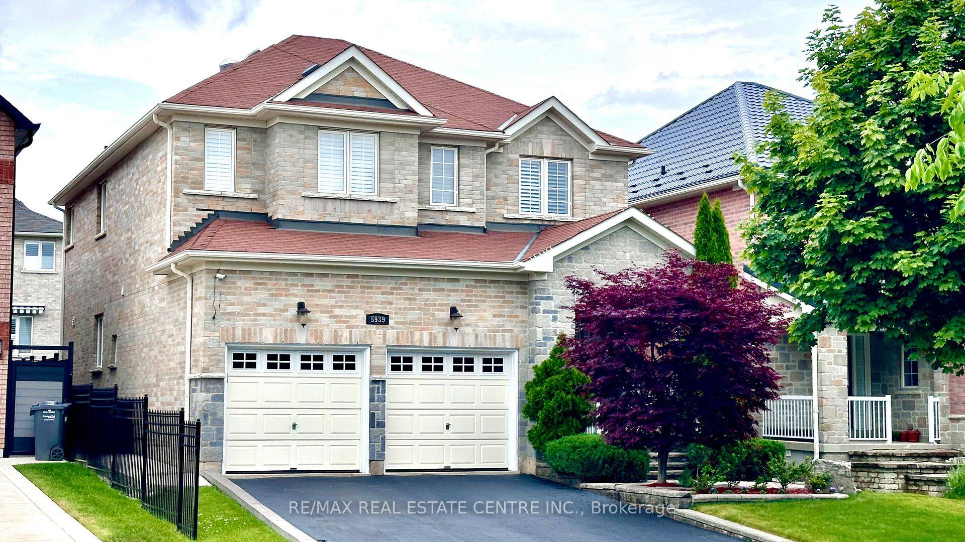 Exceptional Fully Detached Residence on a Tranquil Cul de Sac in Prestigious East Credit, Mississauga.