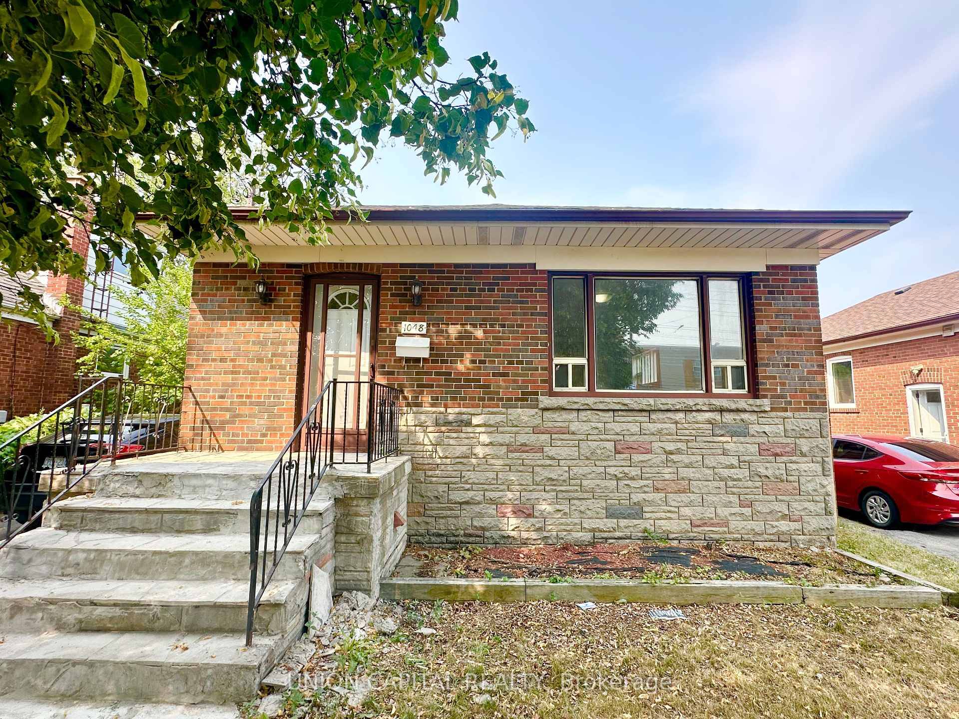 Spacious 2 bedroom, 1 bathroom main floor bungalow unit with a private entrance, located in the prime Kennedy amp ; Lawrence area.