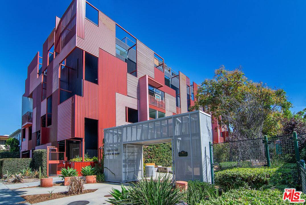 1140 N Formosa Ave 2BR Hollywood Hills East La