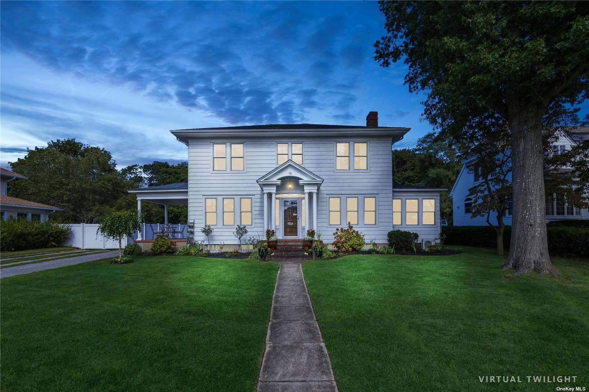 A beacon amongst the historic row of homes on Riverside Drive, one cannot help to appreciate the well balanced architecture, the portico with robin's egg blue ceiling and naturally finished ...