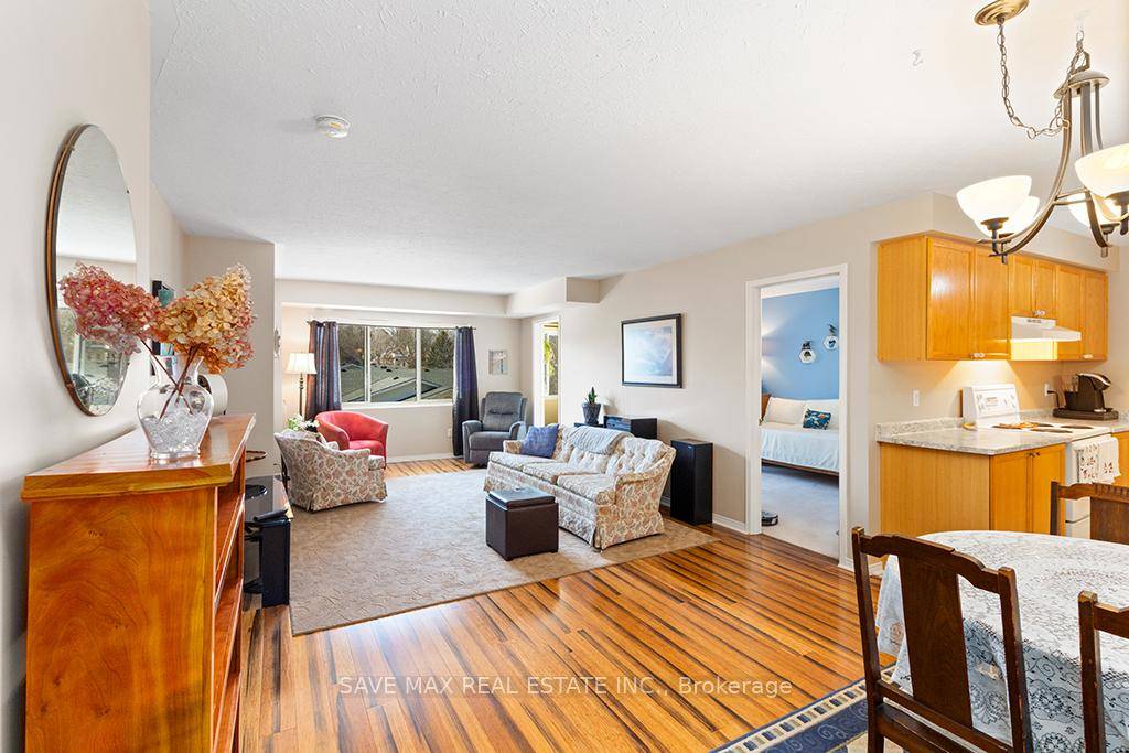 Perfectly suited for first time buyers or those looking to downsize, this well kept 2 bedroom, 1 bath condo offers functional living space, in suite laundry, and a location close ...
