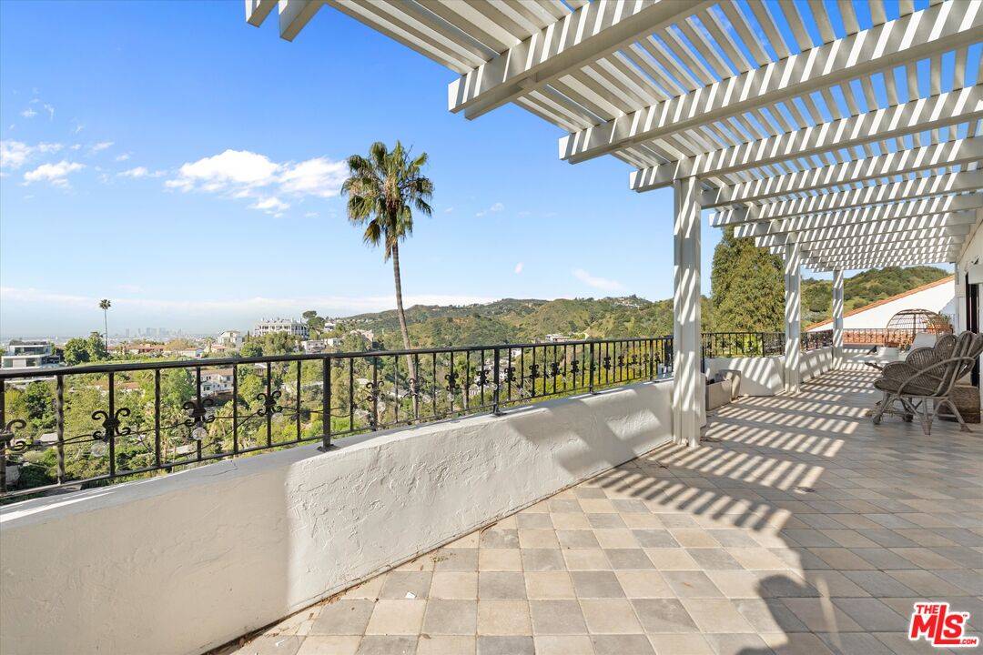 2547   Creston Dr 4BR Hollywood Hills East La