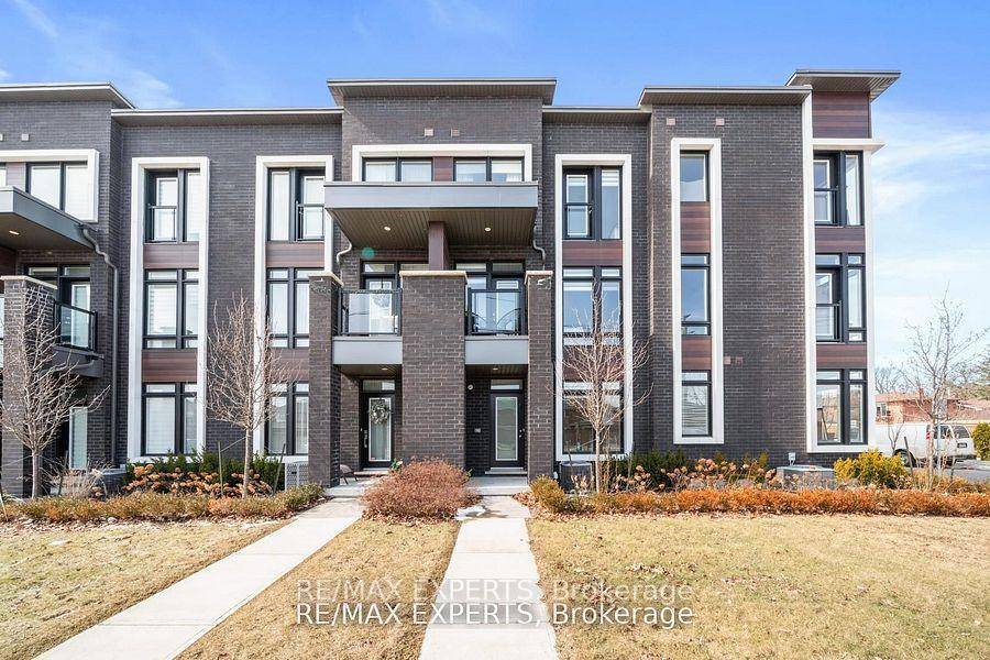 Beautiful and Functional Townhouse In Heart Of Woodbridge !