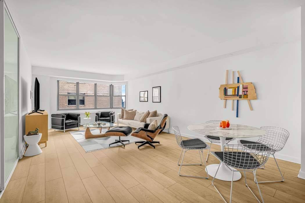 Apartment 39F is a stylish, turnkey one bedroom residence that offers a rare opportunity to purchase into Plaza 400, one of the most coveted cooperatives in the Sutton Place area ...