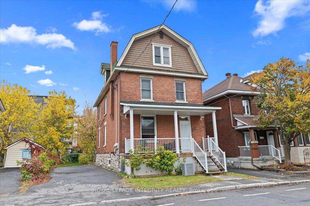 Exceptional Triplex in the Heart of Sandy Hill !