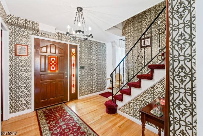 Welcome to the Sunny Side of Life in the desirable side walk community of Succasunna.