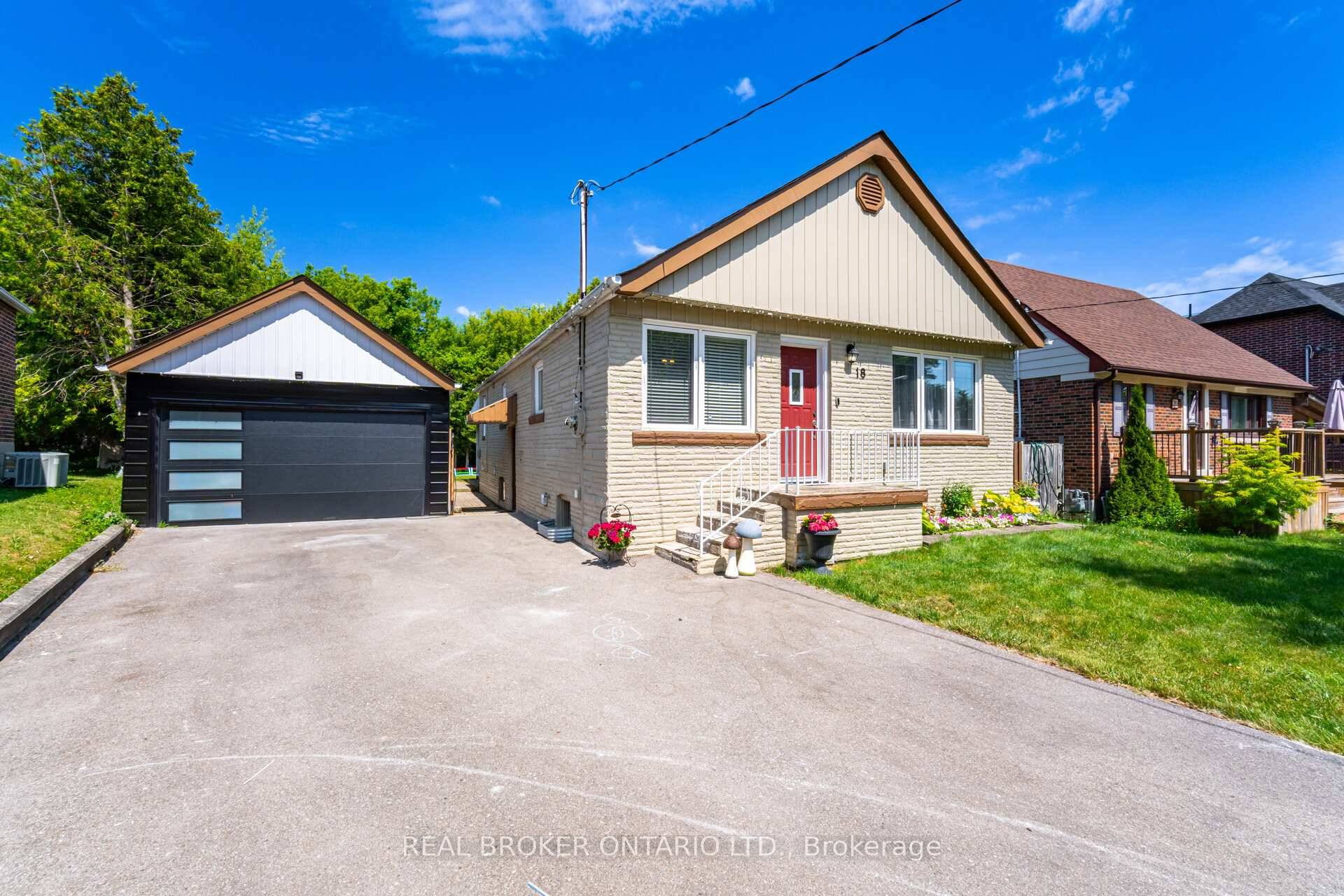 Ravine Lot ! ! Welcome to 18 Adanac Dr.