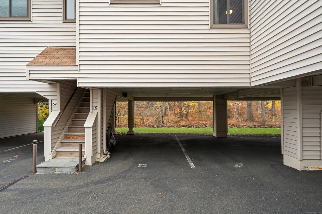 Sunny, updated townhouse condo on the Mill Mianus River, move in ready and perfectly placed between Scalzi Park, Ridgeway shopping, and downtown Stamford.