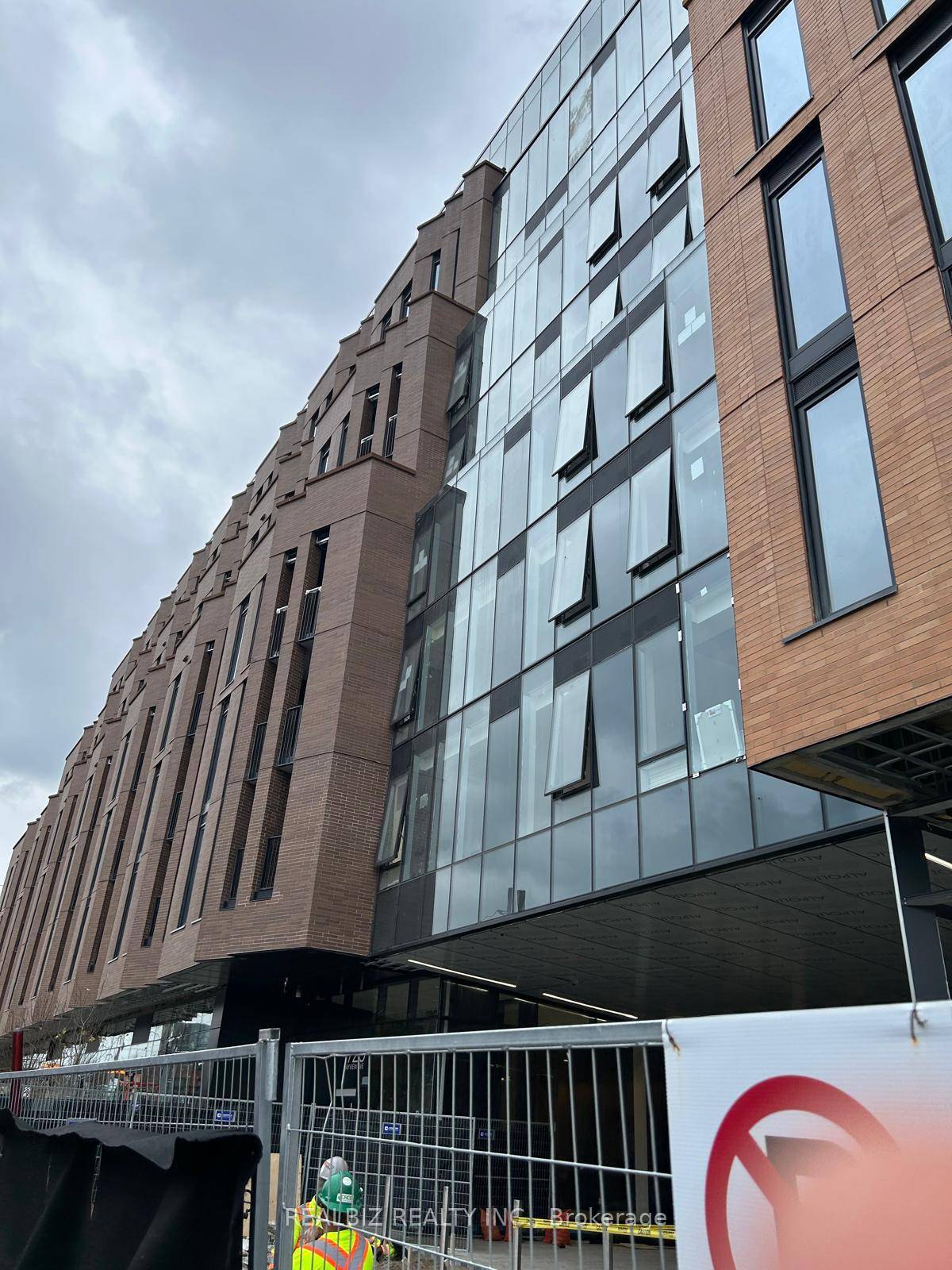 Brand New 2 Bedroom Den Office Condo EV Parking Locker 1 Min Walk to upcoming LRT West Facing Balcony at Leaside Common.