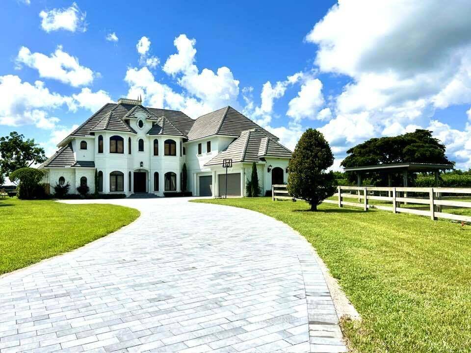 Location, Location ! If you love POLO this is the Estate home for you !