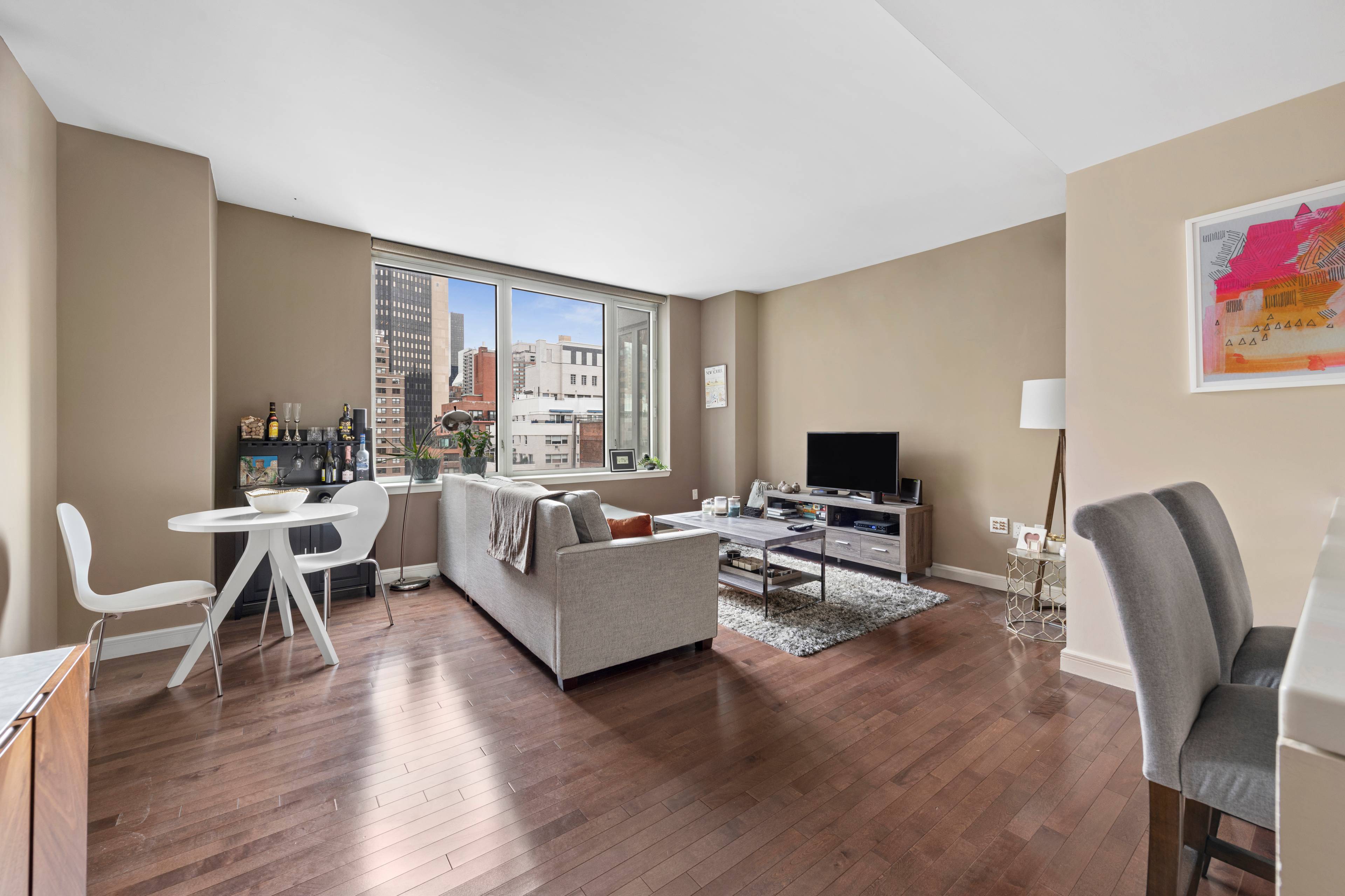 This quiet, oversized 814 SF one bedroom apartment with northern views is located in The Charleston, Murray Hill's top luxury building.