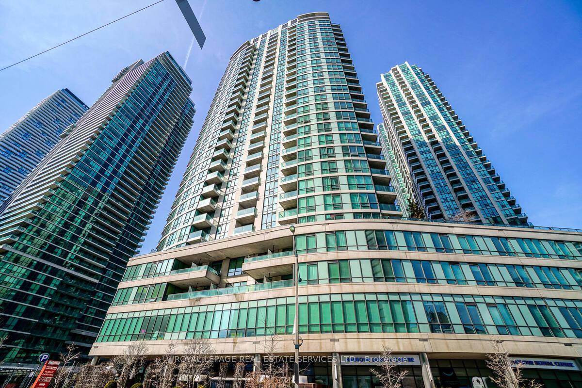Bright amp ; Spacious Furnished 1 Bedroom Den at Pinnacle Centre.