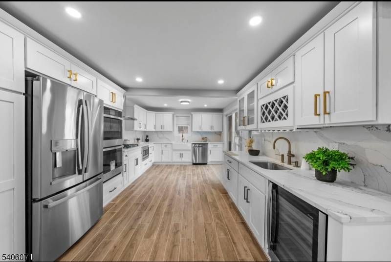 Welcome to this exceptionally spacious home set on a fully fenced 8, 581 sq ft lot, offering privacy, versatility, and room to grow.