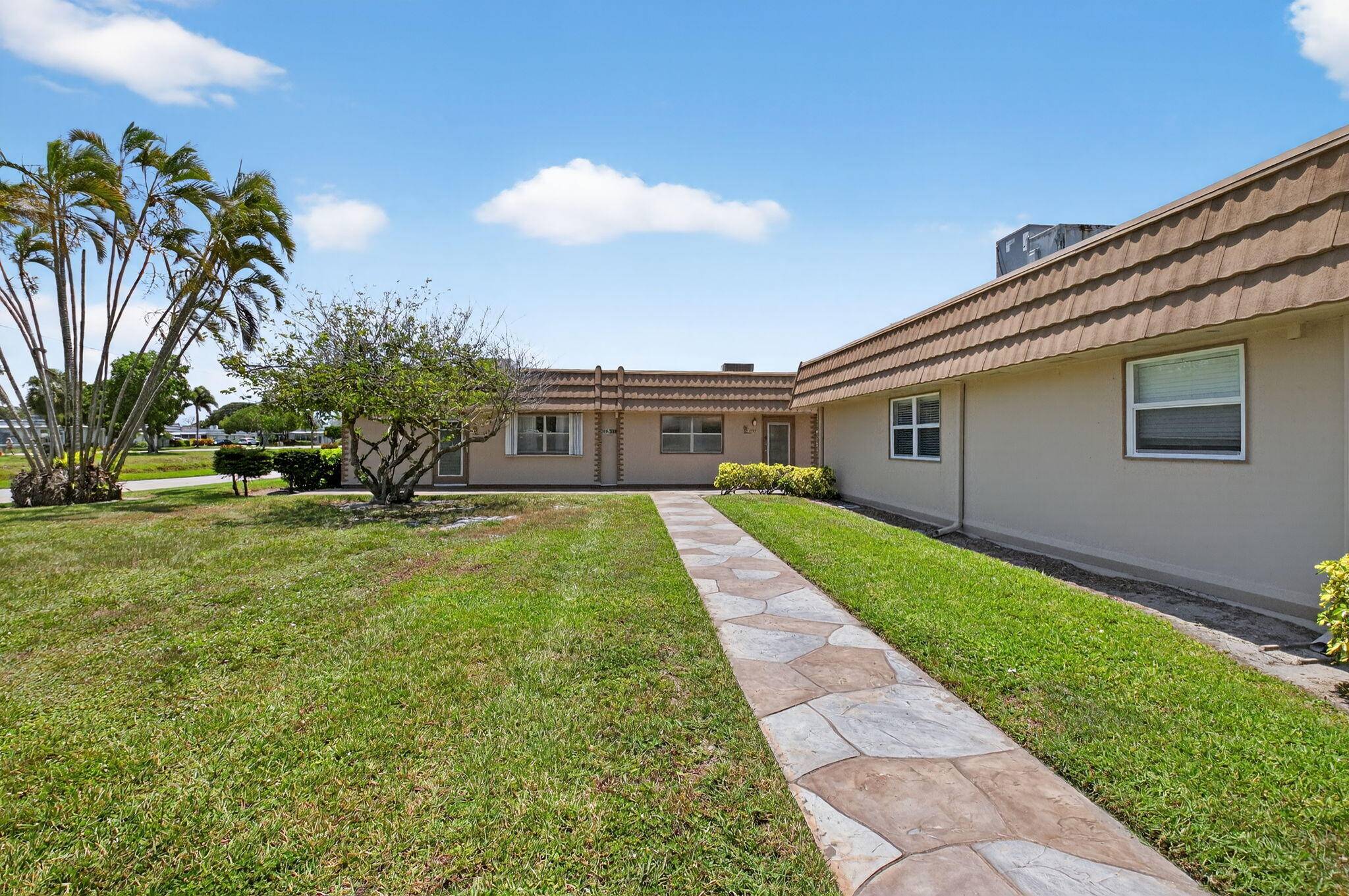 Upgraded 2 Bedroom, 2 Bath Corner Villa with Lake Views !
