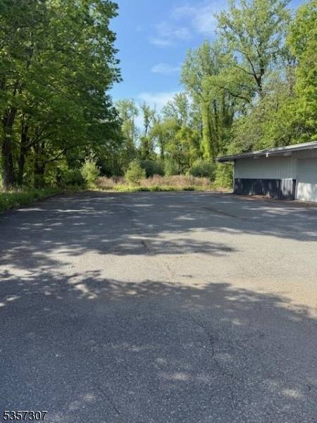 Excellent commercial opportunity on busy Route 46 !