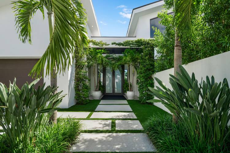 Set on a 9, 345 square foot lot, this SoSo residence combines privacy, thoughtful design, and a prime location near the Intracoastal bike path and Palm Beach Island.