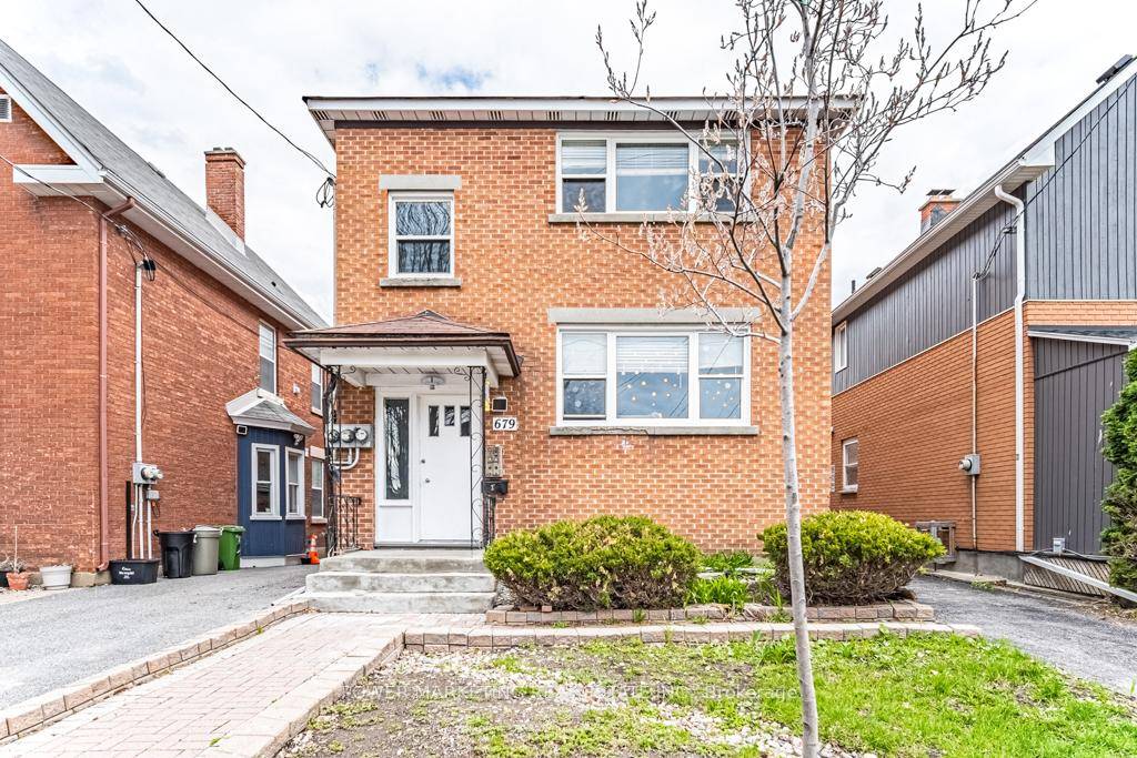 Spacious and modern 3 bedroom with Immediate Possession vacant located in a quiet and sought after neighborhood of Westboro.