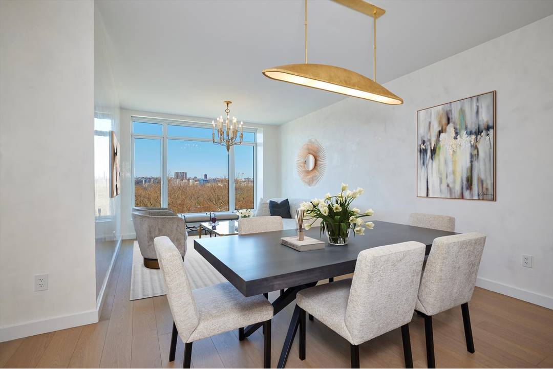 Designed by Robert A. M. Stern THE CORTLAND Welcome to 555 West 22nd Street, Unit 6DW, a stunning Condo located in the vibrant Chelsea neighborhood.