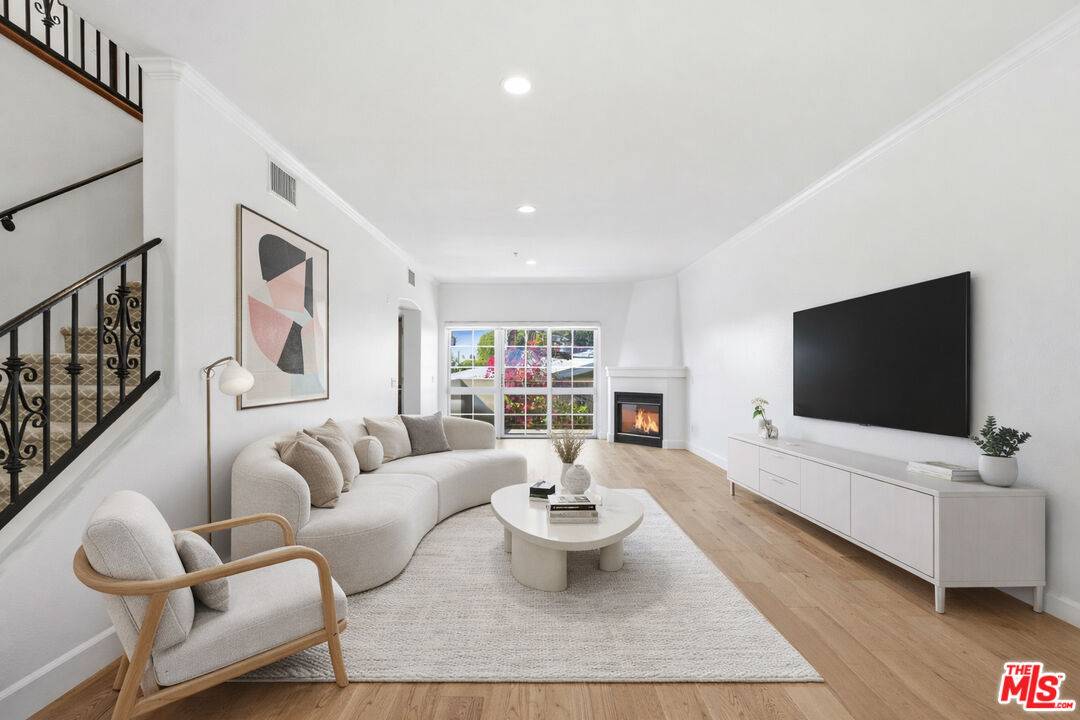 851  N San Vicente Blvd 2BR Sunset Strip La