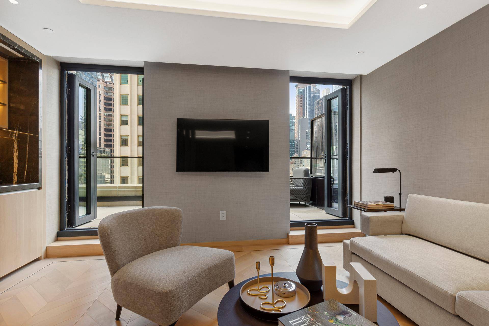One of the largest junior suites in the building at 691 sq.