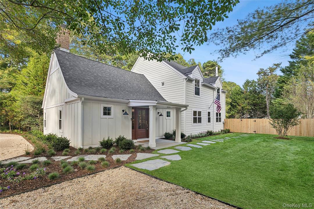 Located on a quiet lane in Wainscott, close to ocean beaches, shopping, cafes, Barry's Bootcamp, and the Wainscott Hampton Jitney stop, 6 East Gate offers a turnkey retreat, fresh from ...