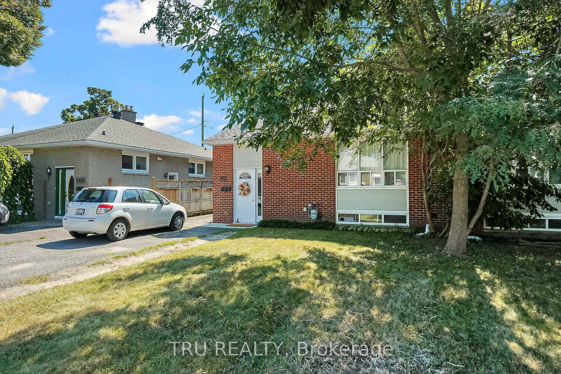 Fully Legal Four unit property in Parkway Park Absolute Cash Cow !