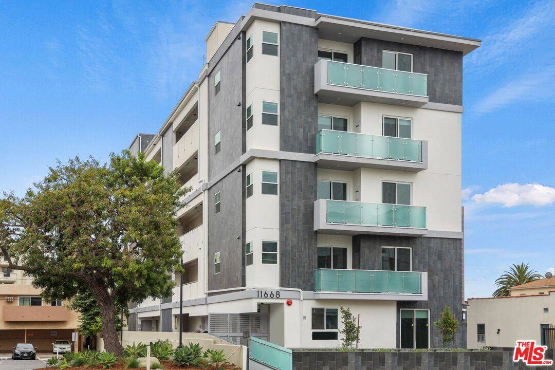 11668   Darlington Ave 3BR Brentwood La