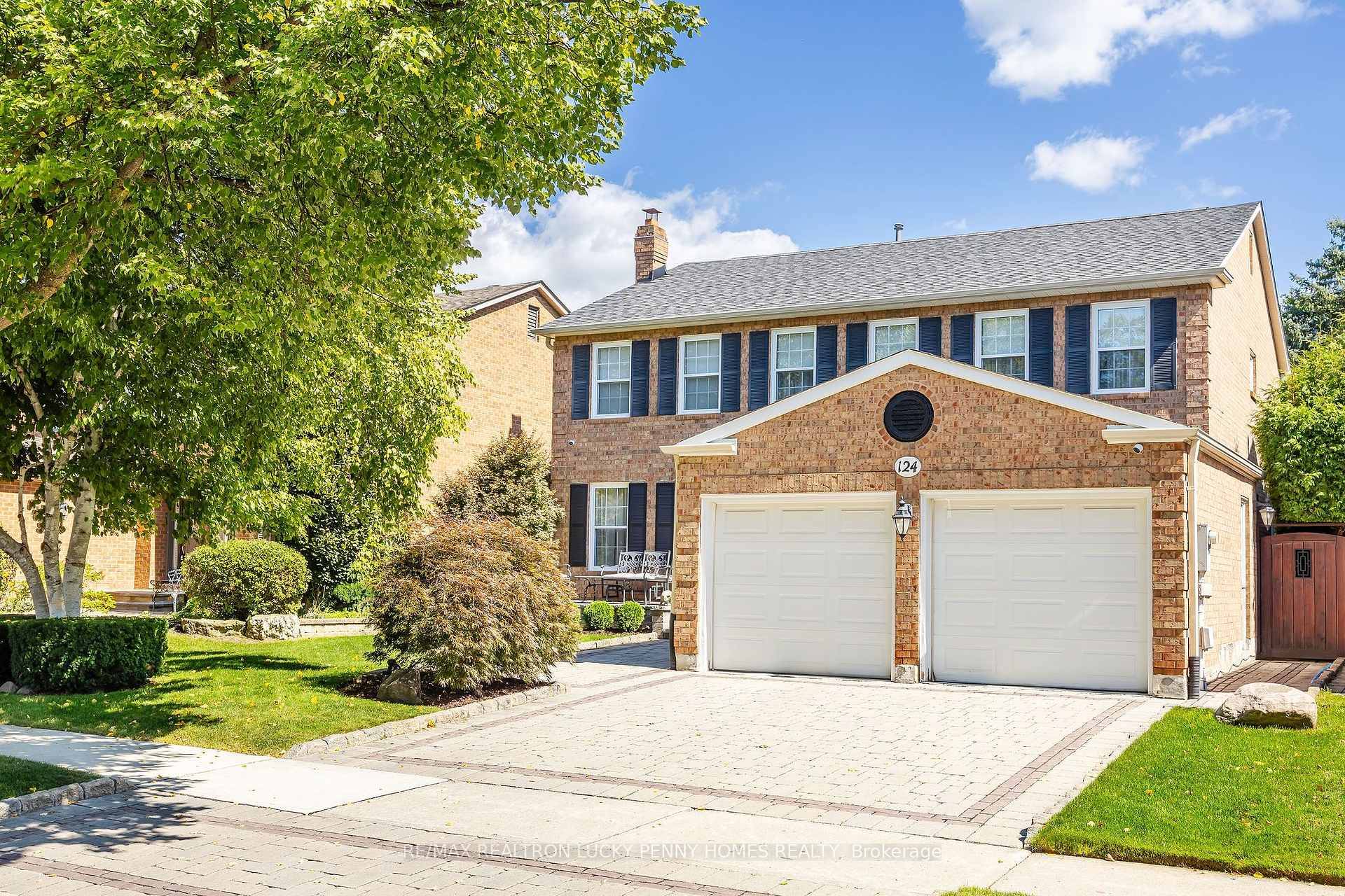 Charming Family Home in Prestigious Unionville !