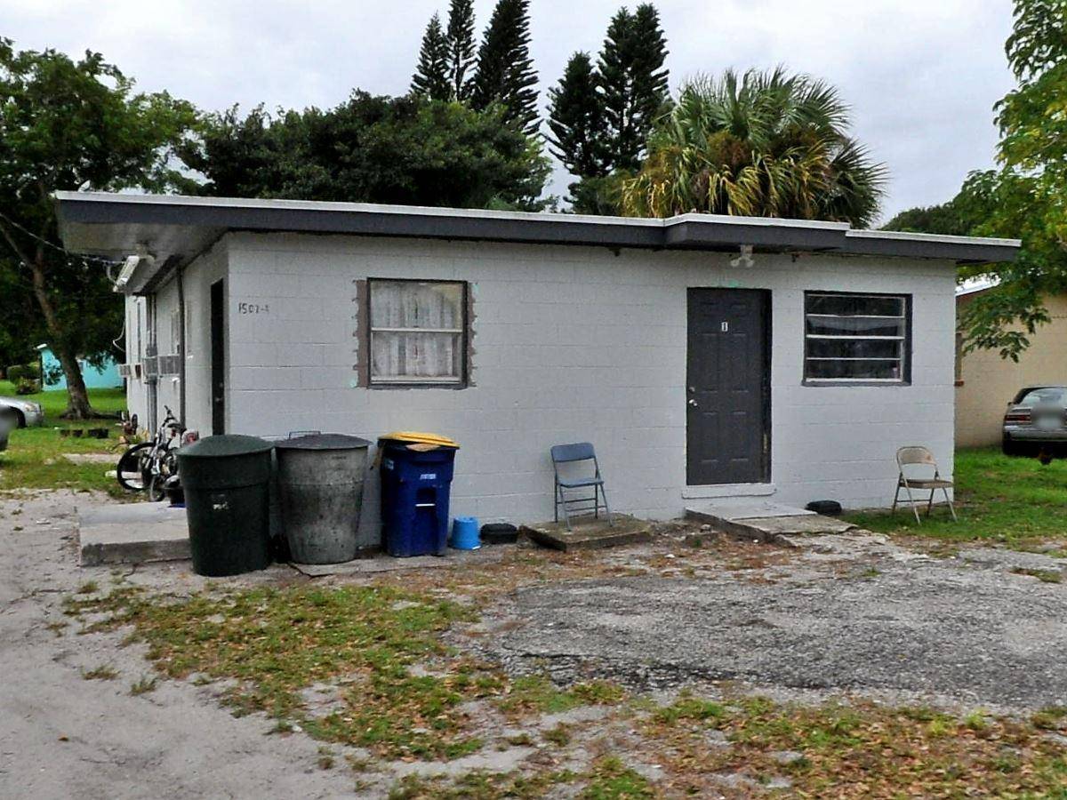 Attention investors ! This income producing duplex offers immediate cash flow with a combined rental income of approximately 1, 800 month.