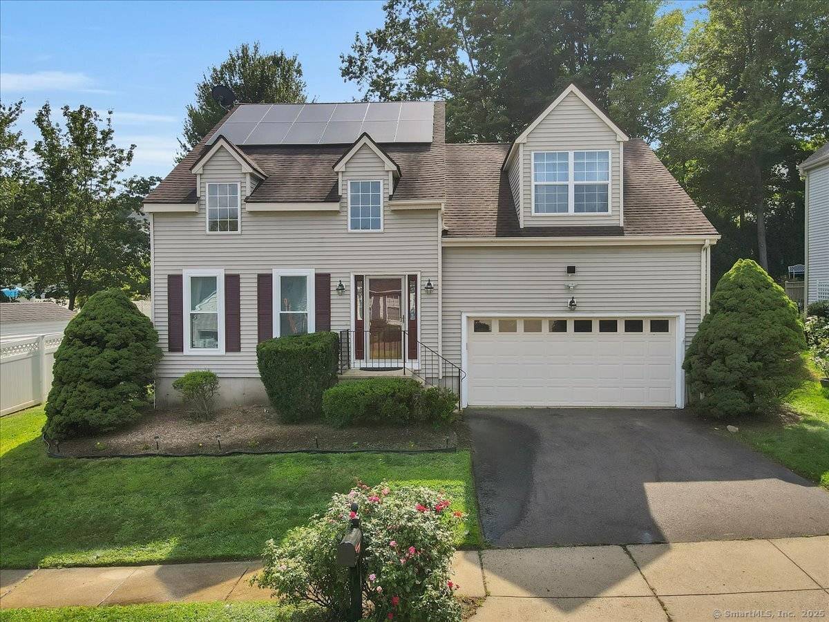 A Riverbend beauty ! This home boasts large rooms, front vaulted living room, center dining room, large eat in kitchen with granite counters and oversized family room with fireplace.