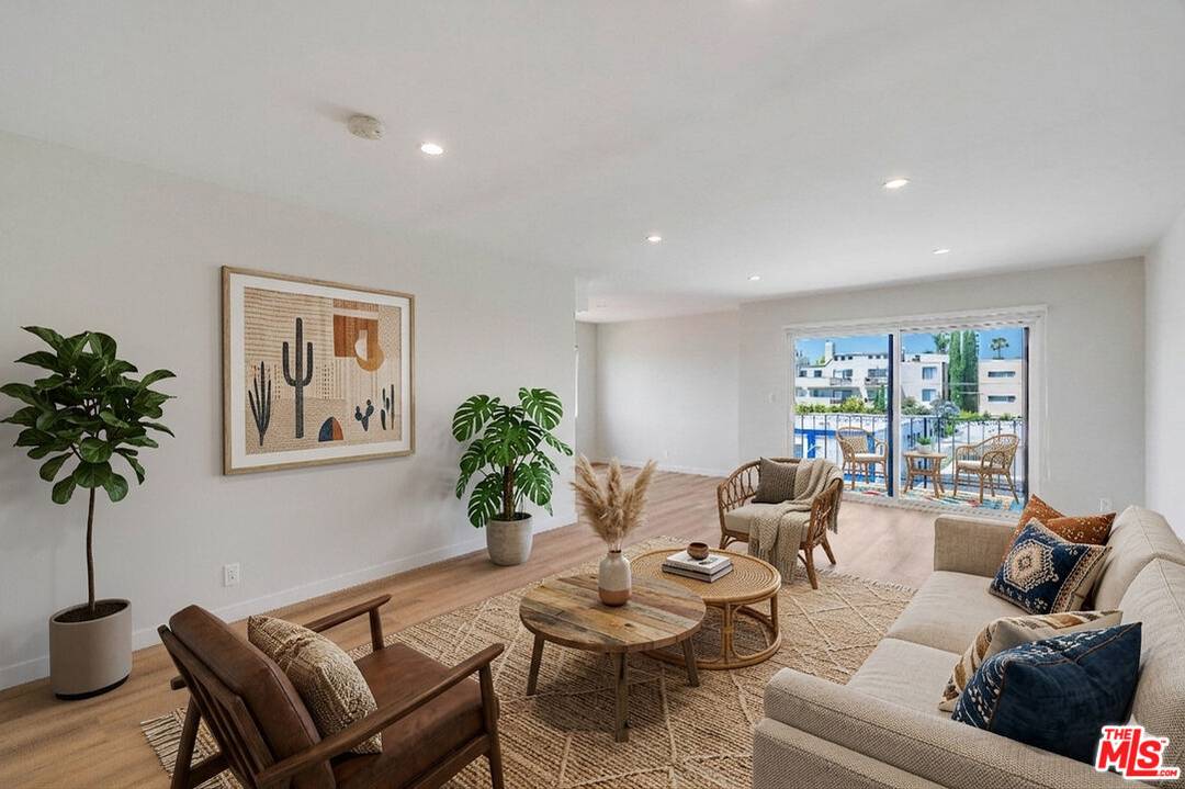 1470  Rexford Dr 2BR Beverlywood La