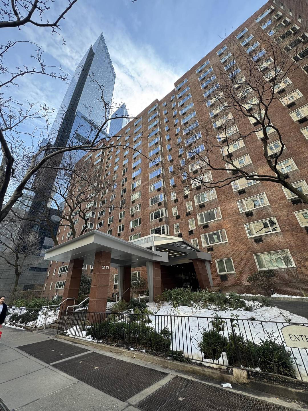 BRAND NEW TO MARKETThis beautifully renovated one bedroom residence has just been listed and is ready for immediate enjoyment.