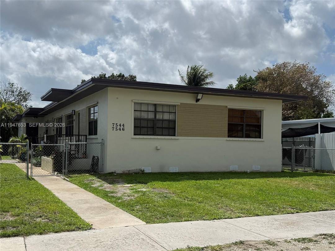 Well maintained duplex featuring a brand new roof, ideally located in the heart of Miami.