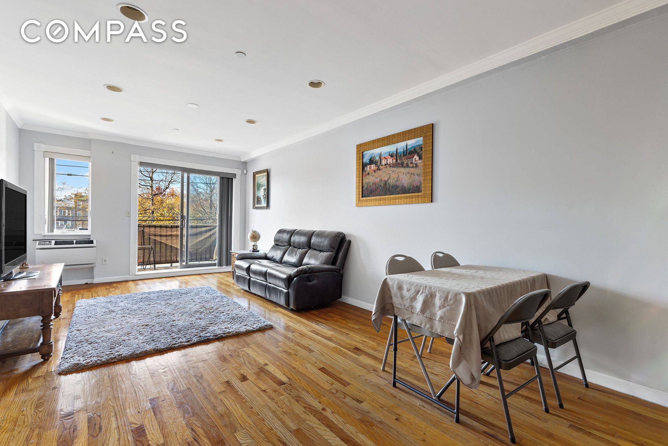 This sunny two bedroom Dyker Heights condo is perfectly situated close to everything you need transit including Manhattan express bus, shopping, schools, Dyker Beach Park with a golf course !