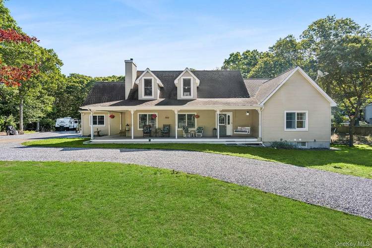 This one bedroom Hamptons summer rental is the deal of the summer to grab.