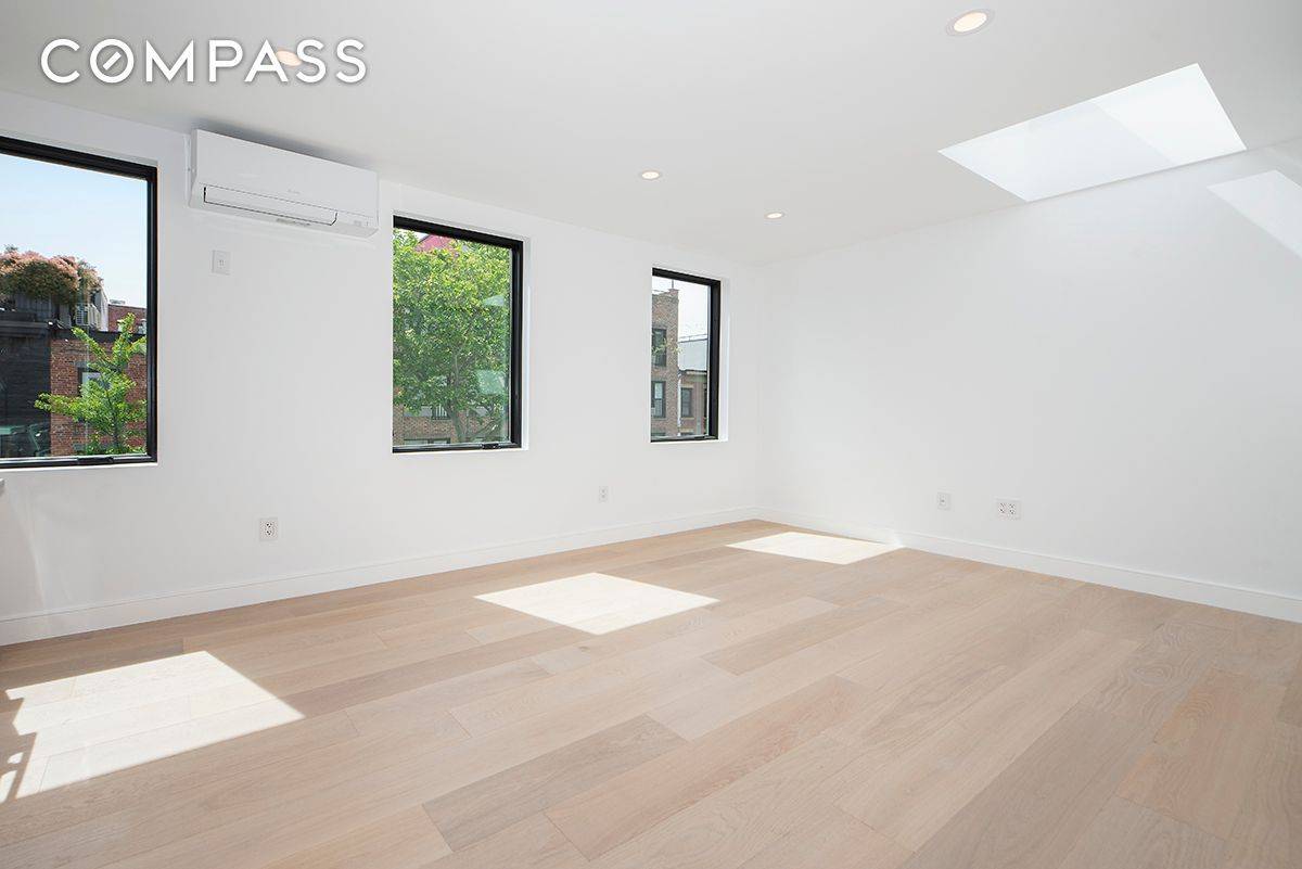 Modern Boutique Living in the Heart of Williamsburg Welcome to your new home in one of Brooklyn s most vibrant neighborhoods.