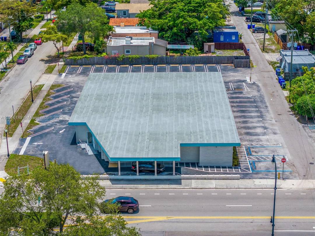 Fausto Commercial proudly presents a prime single tenant medical office investment located at 750 S Federal Hwy in Hollywood, FL.