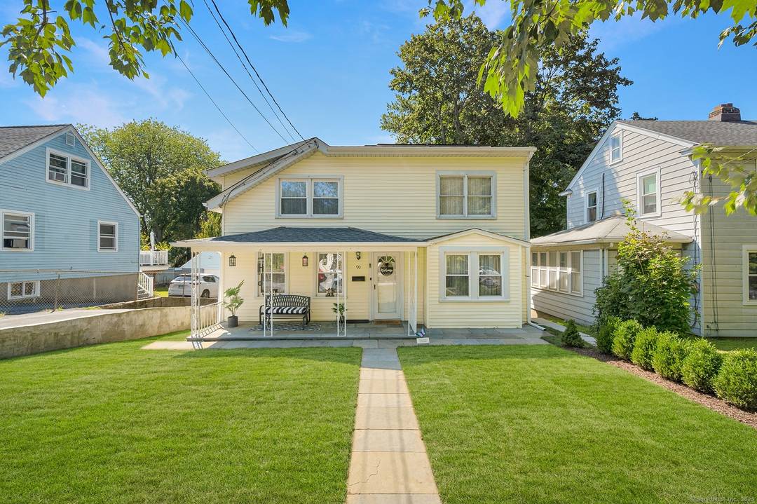 Welcome to this updated Colonial in the neighborhood of Glenbrook !