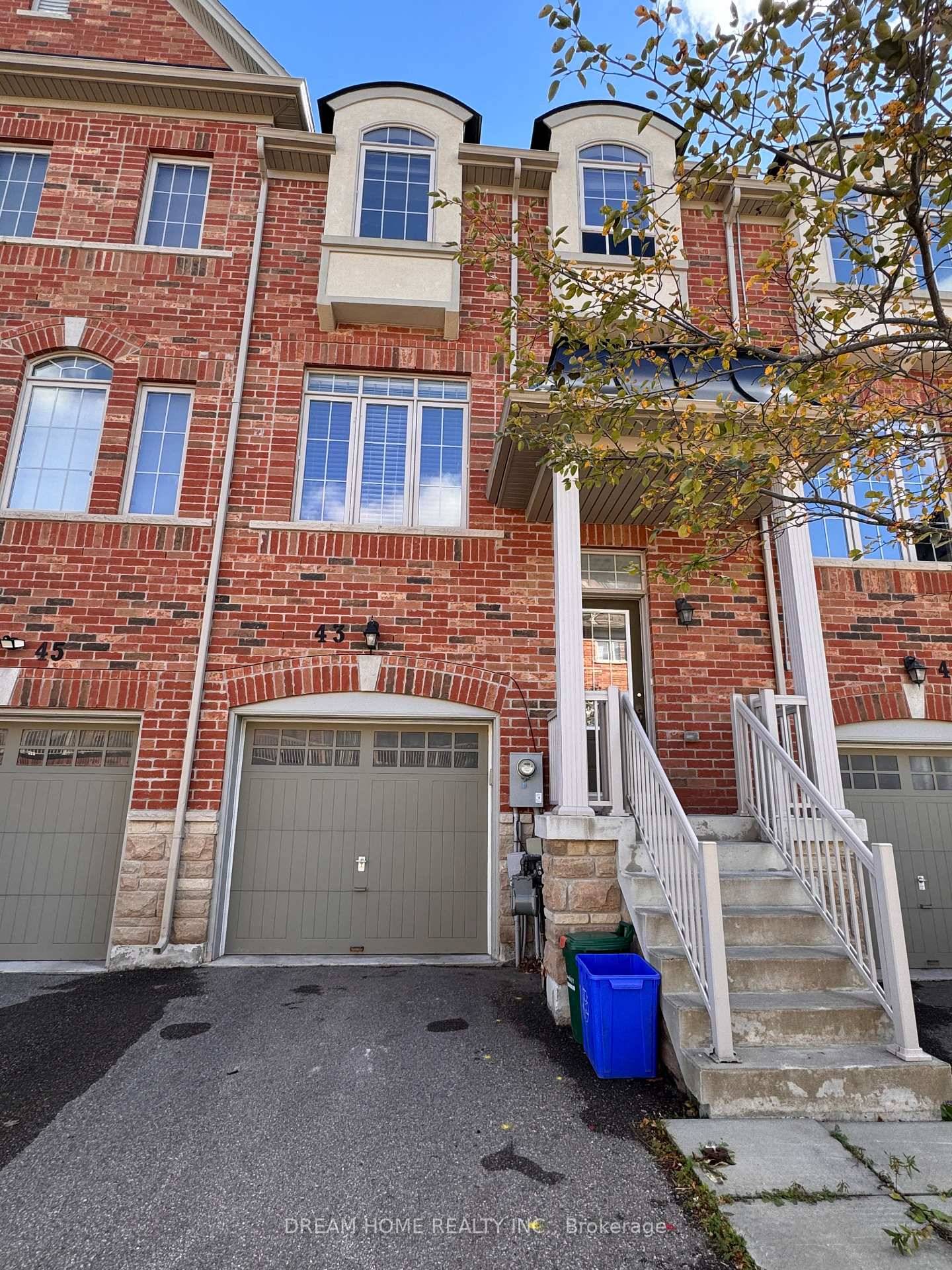 Executive Freehold Townhouse In Desirable Westbrook Community.