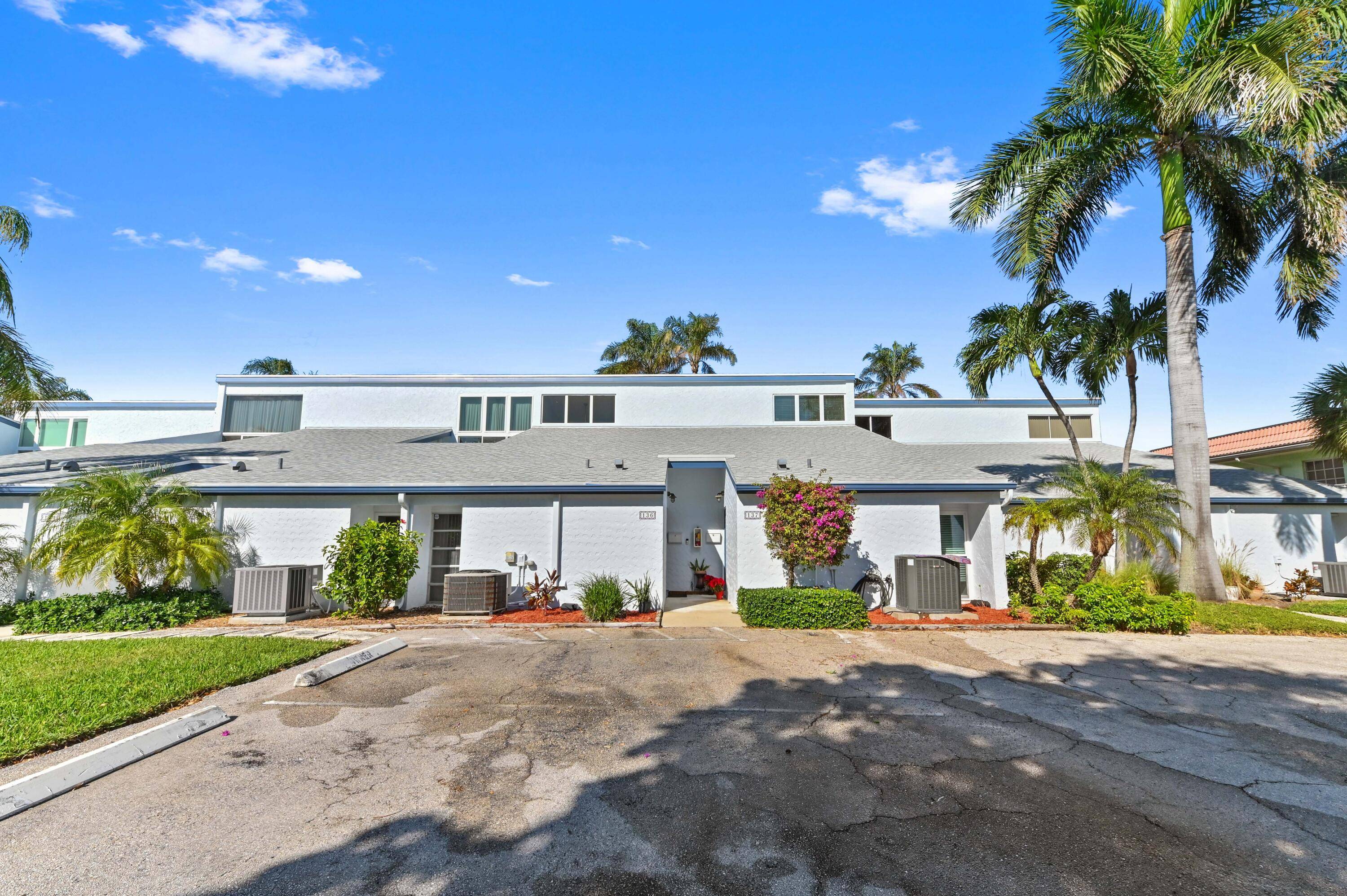 This stunning 2 story waterfront townhouse combines elegance, functionality, and direct access to the ultimate boating lifestyle.