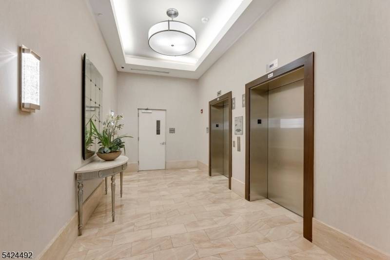 Welcome to refined urban living at 40 Park, perfectly positioned on the iconic Green.